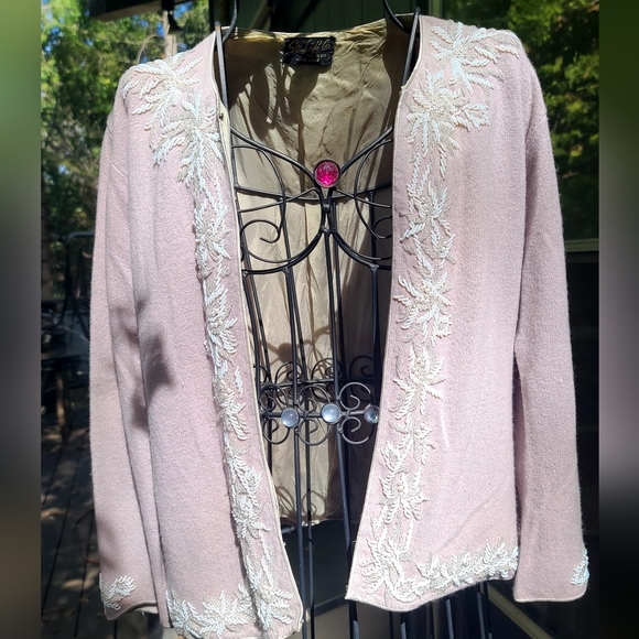 🎉HOST PICK🎊Star Light Co. Vintage lavender embroidered & lined sweater szS - Picture 3 of 13